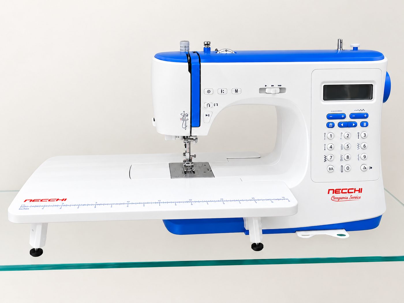 Macchina per cucire elettronica Necchi blu con display e prolunga
