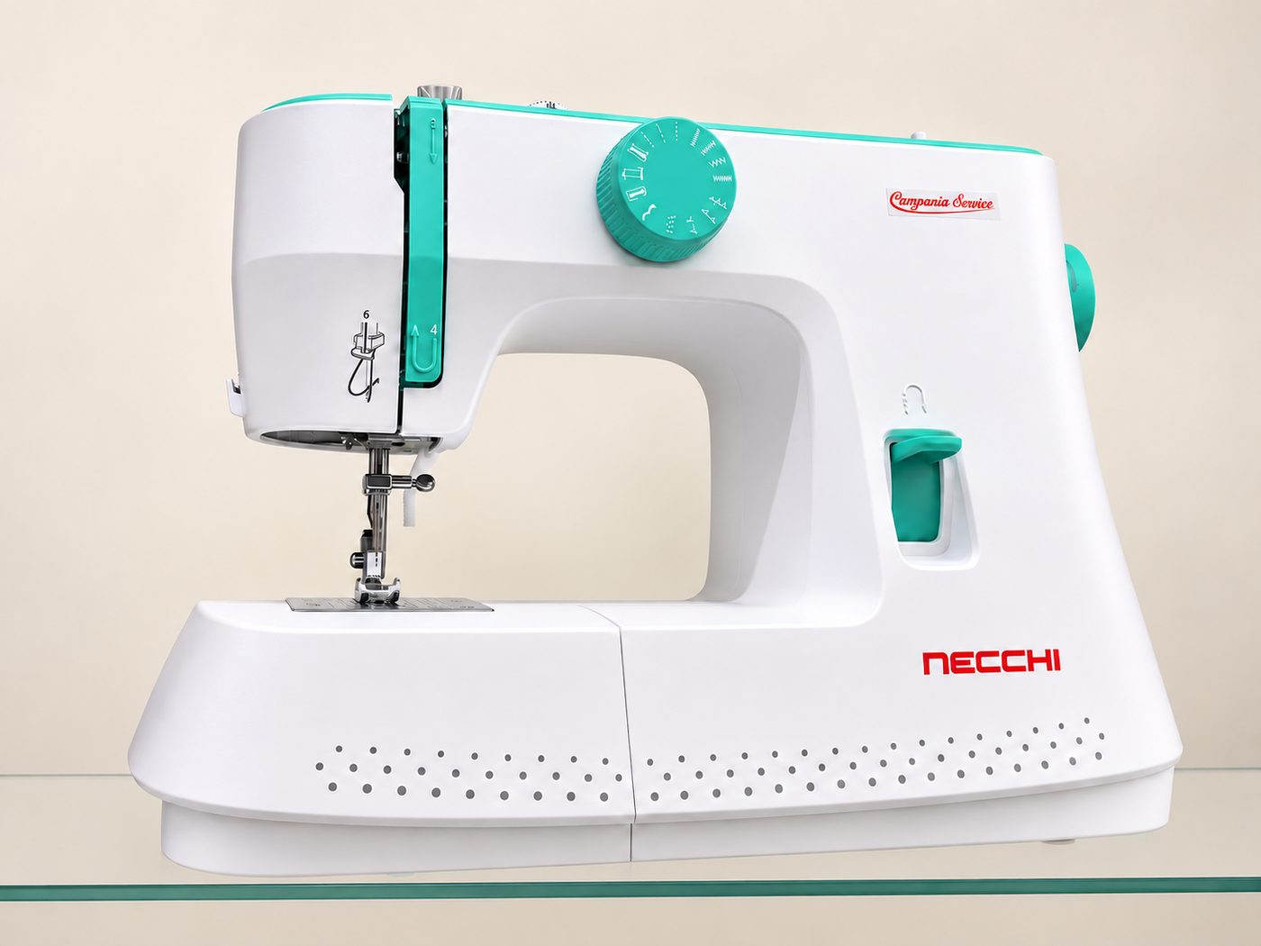Macchina per cucire Necchi bianca con dettagli verde acqua