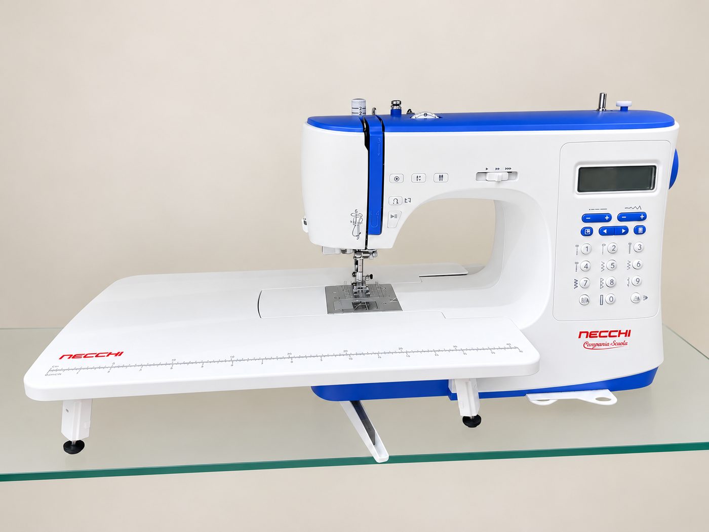 Macchina per cucire elettronica Necchi blu con prolunga